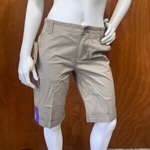 DKNY Women's Bermuda Shorts Size 4 Khaki Mid Rise Cuffed Chino Casual Summer